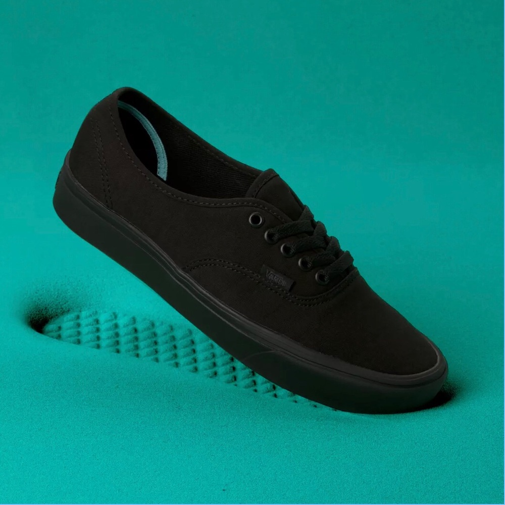 VANS UNISEX COMFYCUSH AUTHENTIC | U.S. Women 8